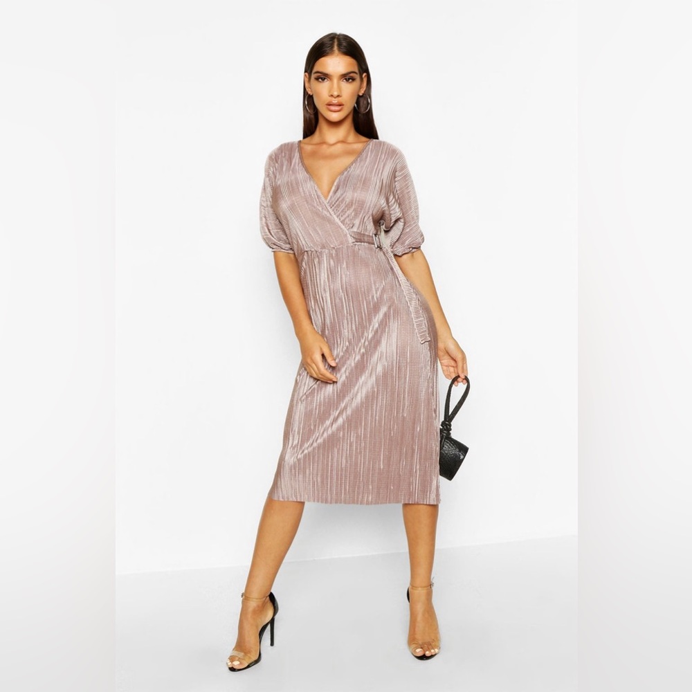 Boohoo pleated PLISSE BUCKLE WRAP MIDI DRESS size 4 - NEW